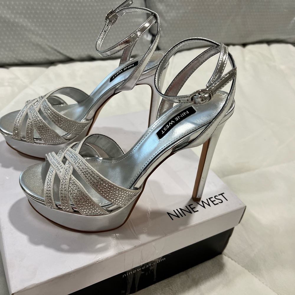 NIB Nine West Gobig Platform Sandals